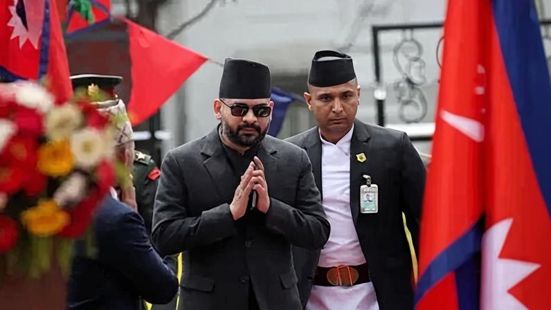 O primeiro-ministro mais jovem do Nepal, Balendra Shah, toma posse após vitória esmagadora nas eleições
