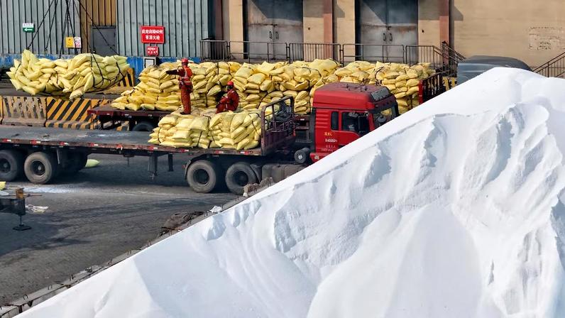 O Oriente Médio é um fornecedor vital, rico em reservas minerais e no gás necessário para produzir nutrientes para alimentos básicos como milho, trigo e arroz (Foto: CFOTO/Future Publishing/Getty Images)