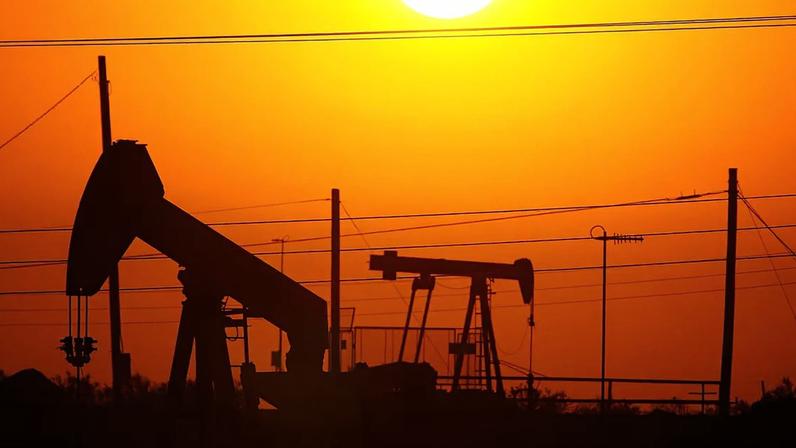 Investidores temem um impacto cada vez maior no fornecimento de energia e nos preços do petróleo, aumentando o risco de uma escalada inflacionária (Foto: David McNew/Bloomberg)