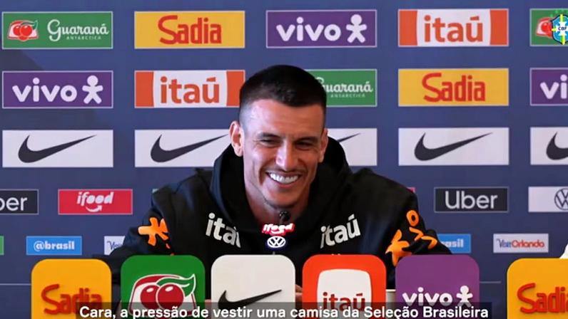 O defensor da Seleção Brasileira falou sobre o técnico e a pressão de vestir a camisa Amarelinha.