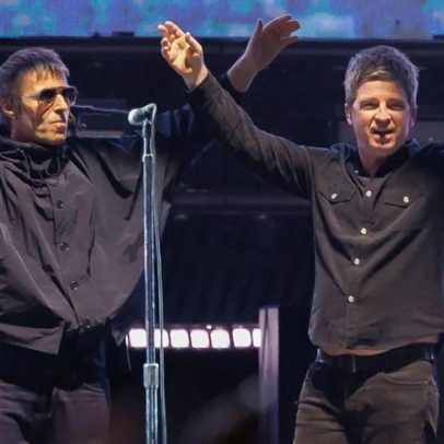 Oasis lança versão ao vivo de Acquiesce de Wembley em álbum beneficente