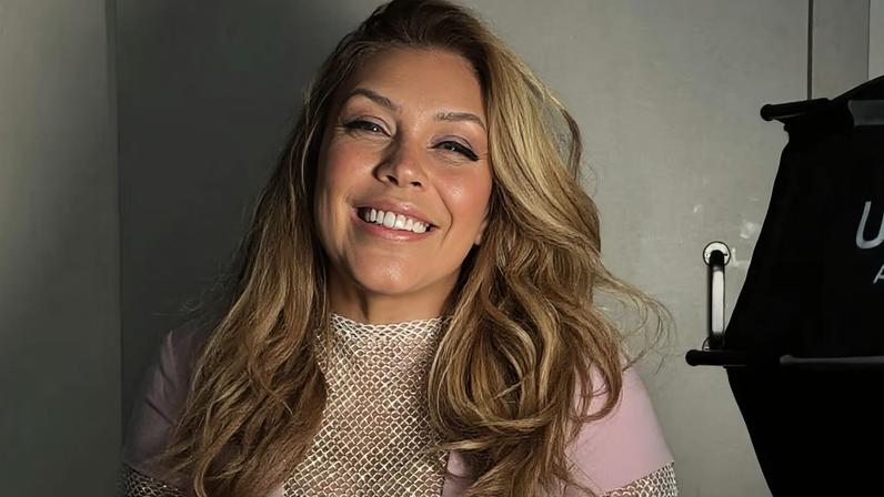 Simony se emociona ao anunciar cura de câncer