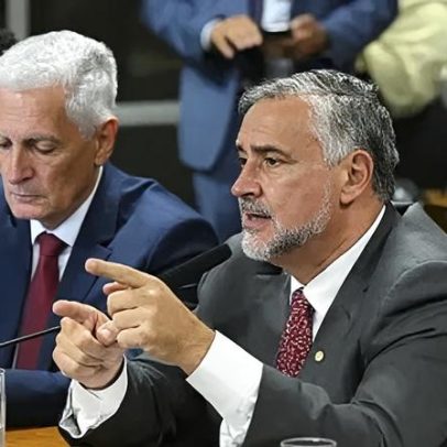 Relatório governista da CPMI pede indiciamento de Bolsonaro e Flávio