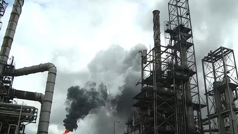 Refinaria de petróleo em atividade