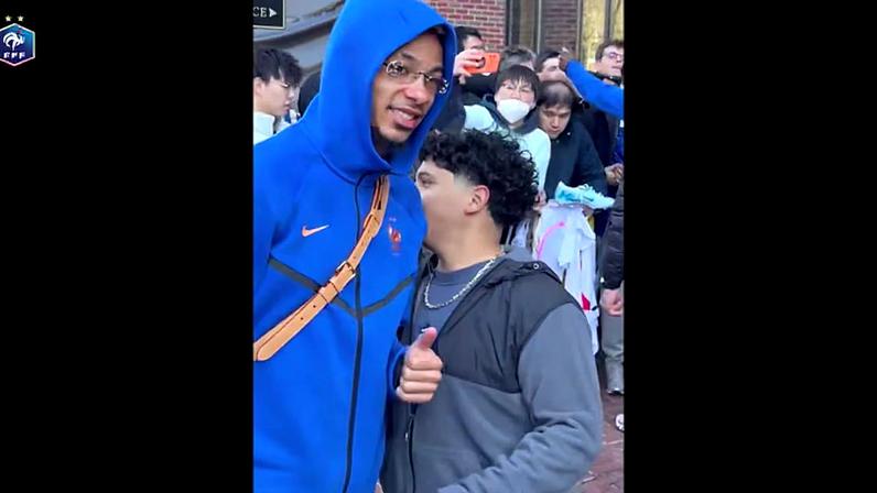 Mbappé e Ekitike encontram torcedores da França em Boston