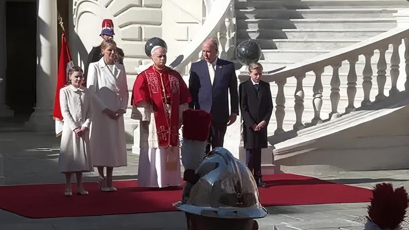 Papa Leão XIV encontra com a família real em Mônaco