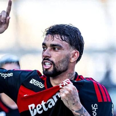 Ancelotti observa jogadores no clássico Botafogo x Flamengo