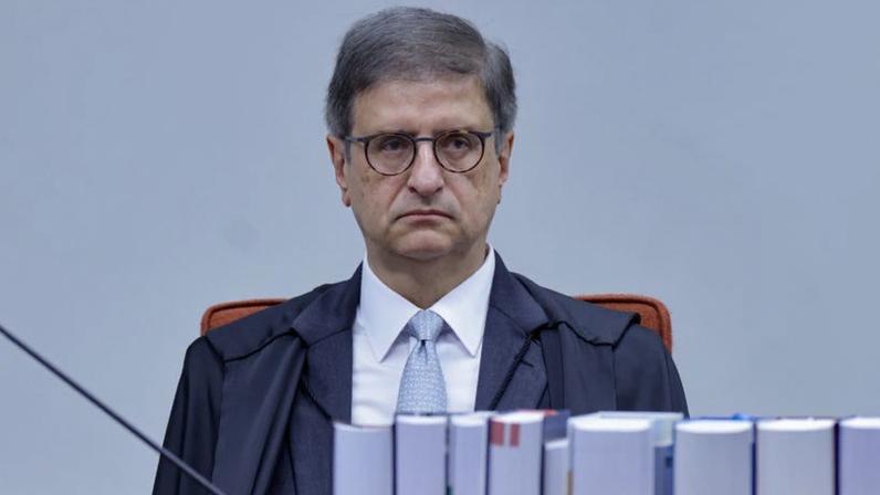 No parecer, a PGR afirma que Bolsonaro demanda atenção constante e avalia que o ambiente familiar é adequado para assegurar os cuidados necessários durante a recuperação