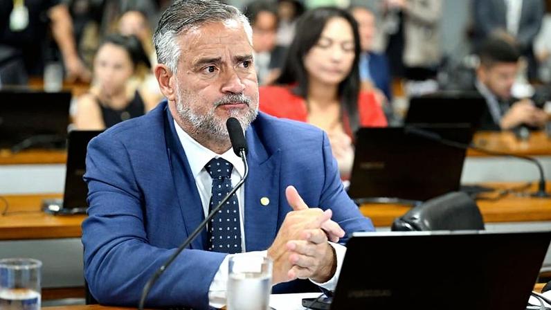 Pimenta diz que relatório paralelo vai identificar "agentes públicos que em 2021 e 2022 promoveram as mudanças" que teriam permitido "tomar de assalto" o INSS e o Ministério da Previdência