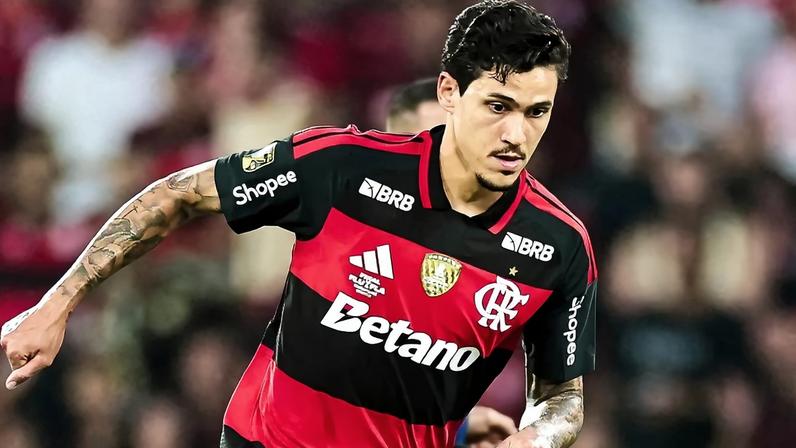 Pedro em ação pelo Flamengo diante do Fluminense pela final do Campeonato Carioca (Foto: Gilvan de Souza / Flamengo)