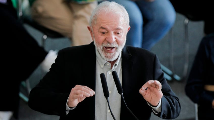 A iniciativa tem como objetivo fortalecer o diálogo do governo federal com Estados e municípios; na imagem, o presidente Lula
