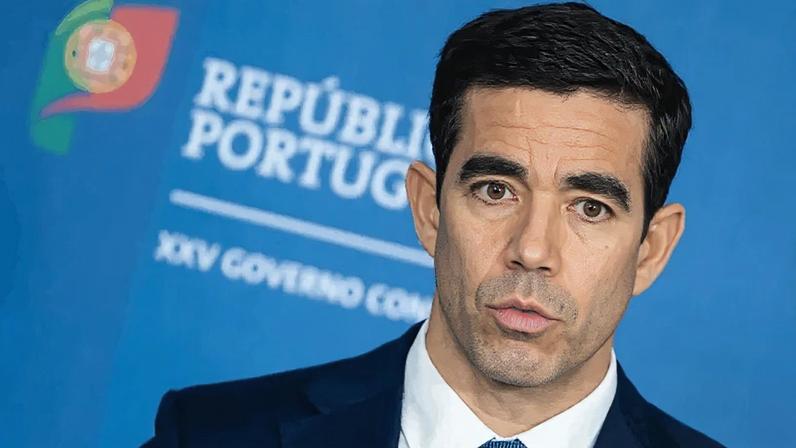 Medida foi comunicada pelo ministro da Presidência, António Leitão Amaro