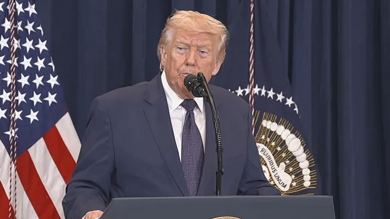 Presidente dos EUA, Donald Trump, em coletiva de imprensa nesta segunda (9)