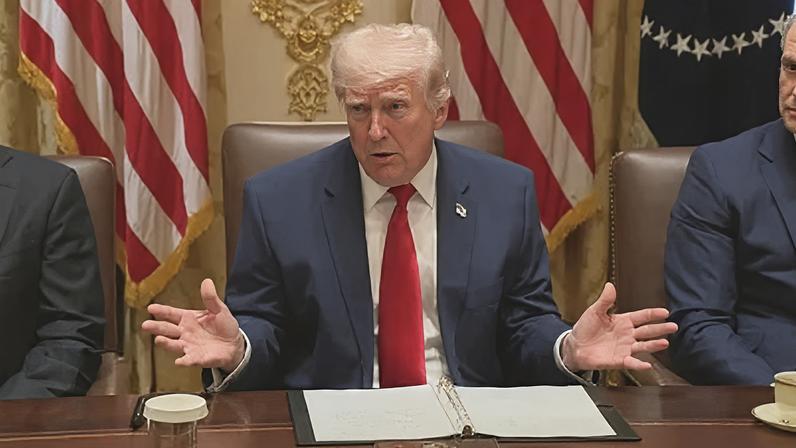 Presidente dos Estados Unidos, Donald Trump durante reunião do Gabinete
