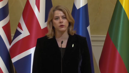 Primeira-ministra da Letônia, Evika Siliņa, em coletiva de imprensa