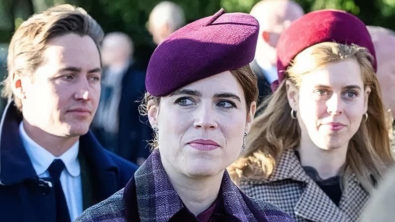 Princesa Eugenie e princesa Beatrice participam da missa de Natal na Igreja de Sandringham