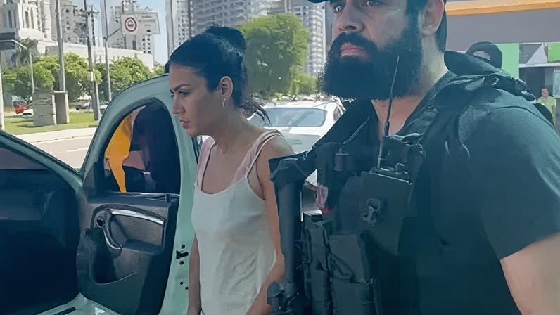 “Mulher Gato” ou “Catwoman”, foi presa na Avenida das Américas, na Barra da Tijuca (RJ).
