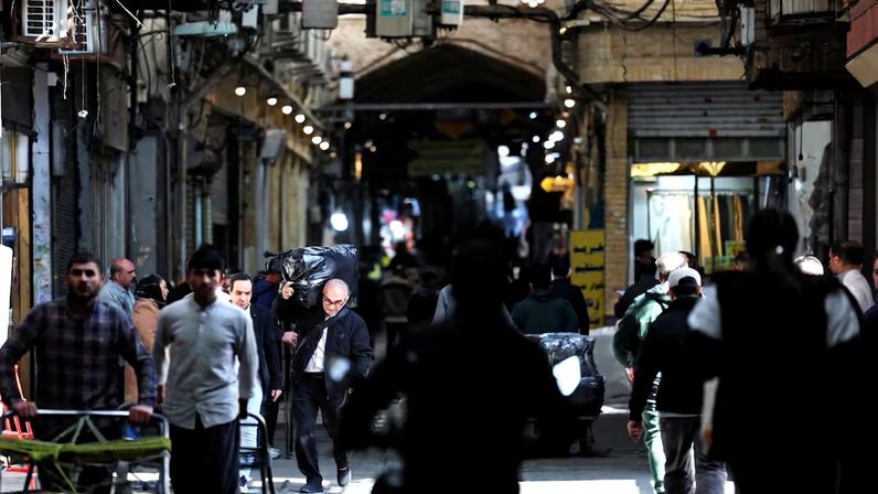 Conflito atinge o Grande Bazar de Teerã, preços sobem e lojas fecham