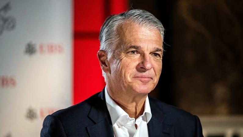 UBS aumenta bônus em 10%, salário-base do CEO permanece inalterado
