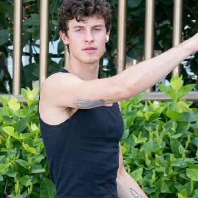 Shawn Mendes repreende paparazzo no Rio: “Aqui não mais”