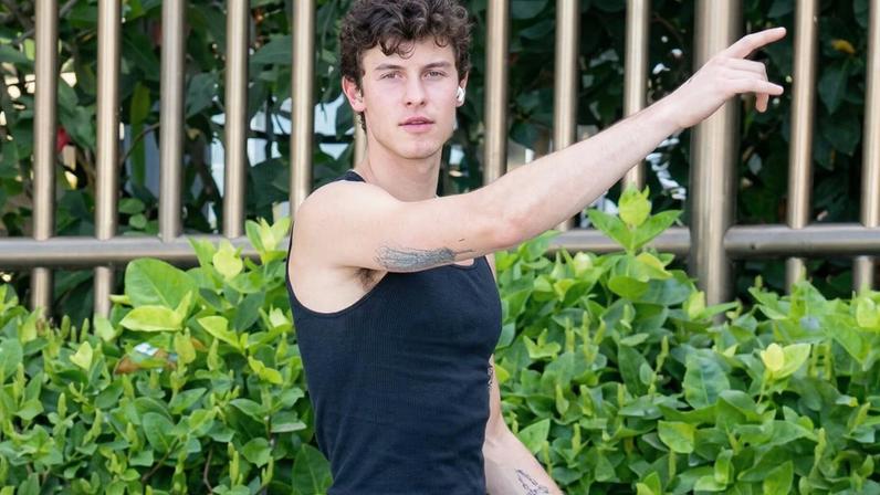 Shawn Mendes repreende paparazzo no Rio: “Aqui não mais”
