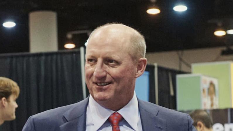 Novo CEO da Berkshire promete usar o salário integral para comprar ações