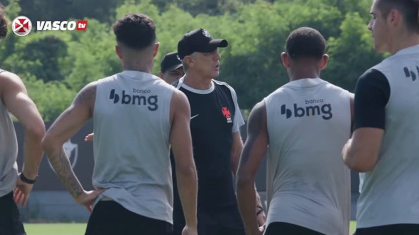 Renato Gaúcho faz ajustes no Vasco durante pausa