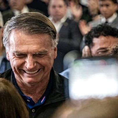 Moraes concede soltura a Bolsonaro para cumprir prisão domiciliar temporária