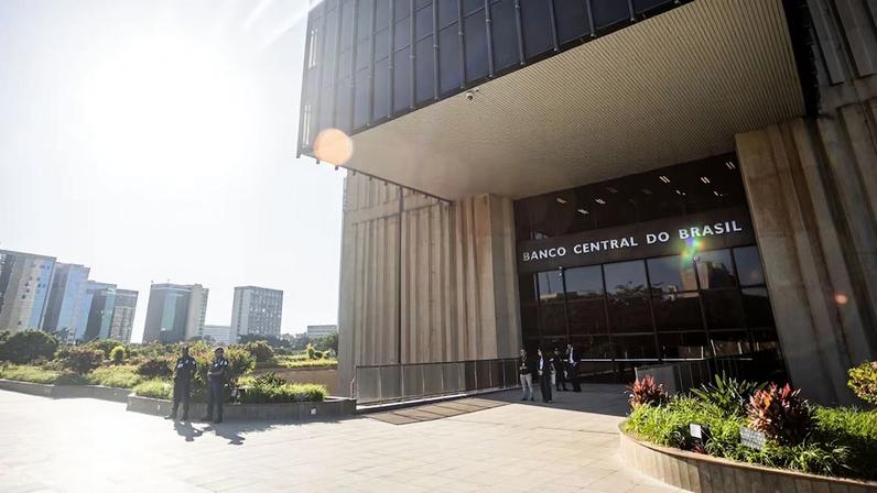 Investidores esperam definição do Copom e sinalização do Fed nesta quarta-feira (18) (Foto: Arthur Menescal/Bloomberg)