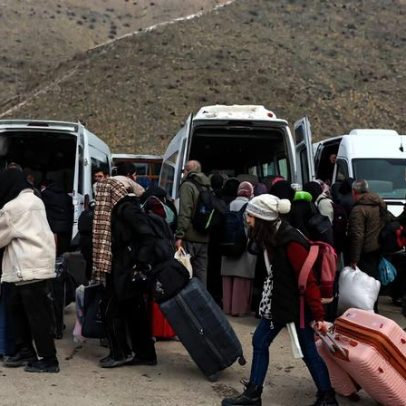 Centenas de iranianos cruzam a fronteira para a Turquia, diz testemunha