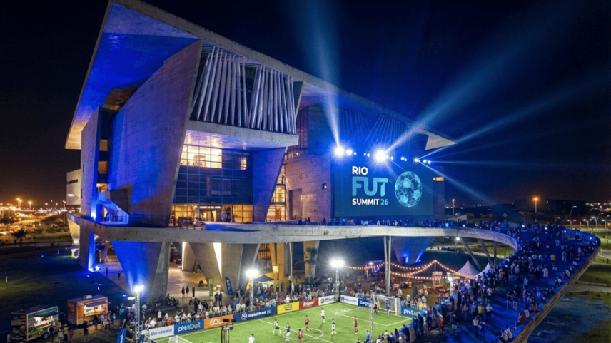 Projeção do evento "FutSummit" nas Cidades das Artes, no Rio de Janeiro (Foto: Divulgação/FutSummit)