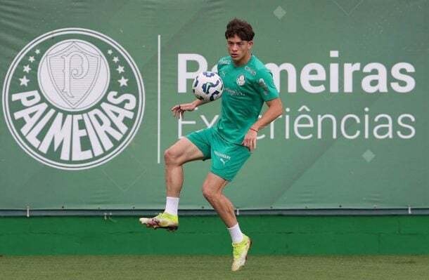 Giay foi convocado pela primeira vez para a seleção principal da Argentina