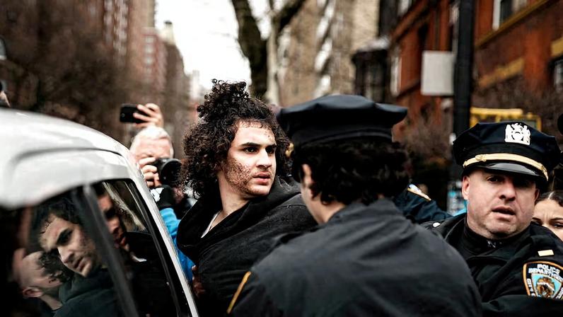 Dois homens acusados de terrorismo após explosivo artesanal em protesto anti-Islã