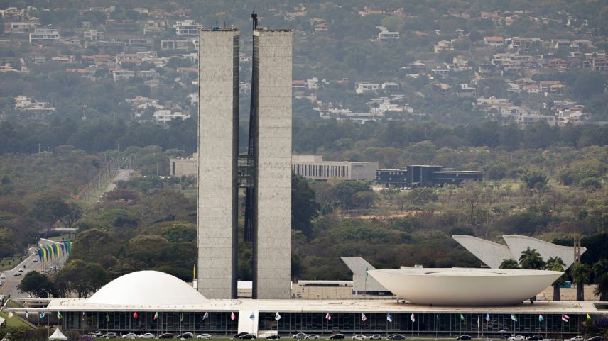 Congresso debate reajuste e mudanças na jornada