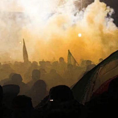 Retaliação do Irã começou e EUA aceleram evacuações