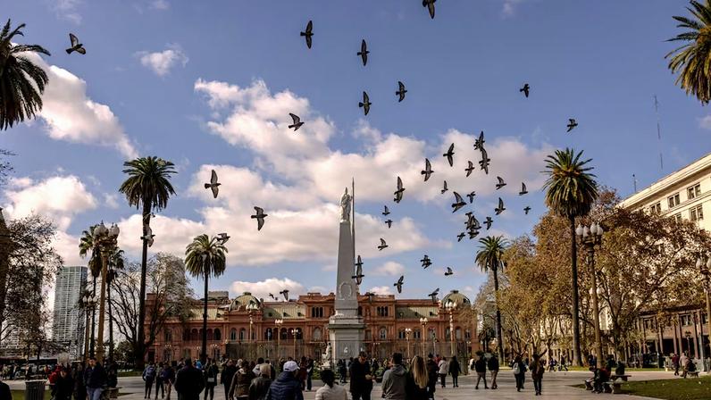 Praça de Maio, em Buenos Aires: na primeira fase do governo de Javier Milei o índice de pobreza havia chegado a tocar 52,9%.