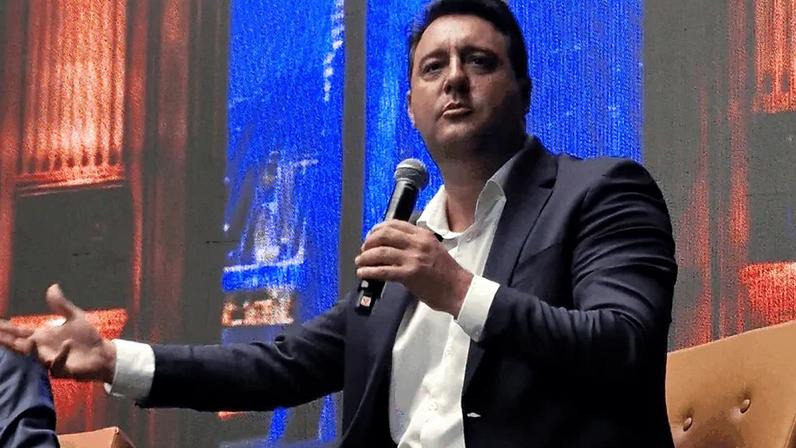 Ratinho Junior decidiu ficar até o fim do mandato como governador do Paraná