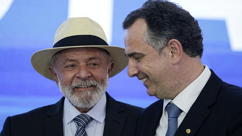 Lula (à esq.) quer Pacheco (à dir.) na disputa ao governo de Minas; Estado é o 2º maior colégio eleitoral do país