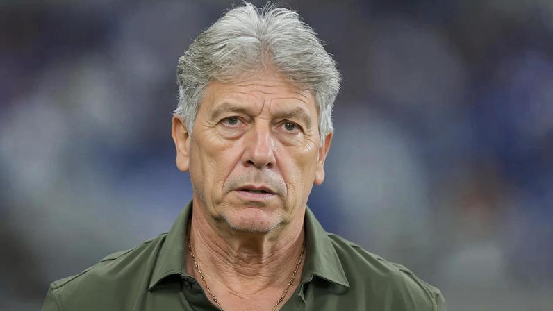 Renato Gaúcho com semblante sério durante jogo entre Cruzeiro e Vasco (Foto: Gilson Lobo / Agif / Gazeta Press)