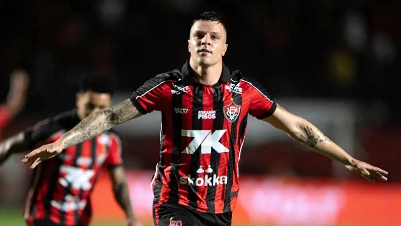 Vitória vence Atlético-MG e volta a vencer no Brasileirão