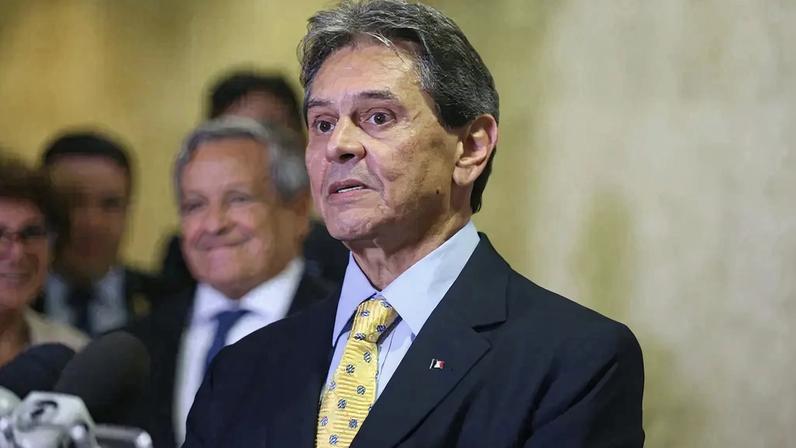 Ex-deputado federal cumpre prisão domiciliar humanitária e pode ter restrições flexibilizadas ao ir para o semiaberto.