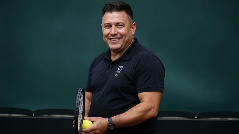 Ronaldo treina tênis e acompanha os torneios do circuito profissional (Foto: Divulgação Galácticos Open)