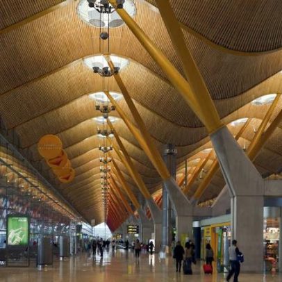 Greve em aeroportos da Espanha afeta horários e serviços para viajantes