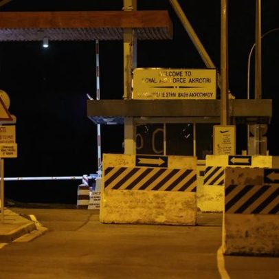 Reino Unido planeja enviar navio de guerra para defender base em Chipre, Times