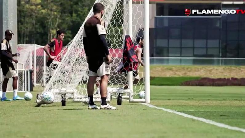 Confira trechos do treino do Mengão nesta quinta-feira (26).
