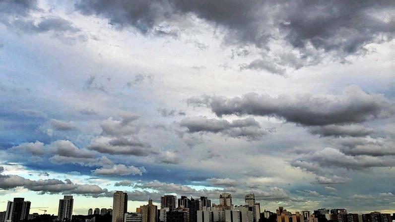 Condições para chuva ainda são altas na Grande São Paulo até o fim da semana (Foto: São Paulo, SP, por André C.)