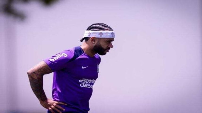 Depay se lesiona pela sétima vez desde a chegada ao Corinthians