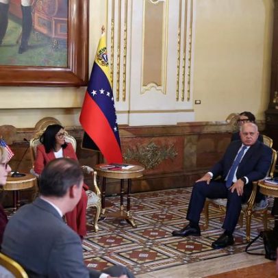 Secretário do Interior dos EUA se reúne com presidente interino da Venezuela
