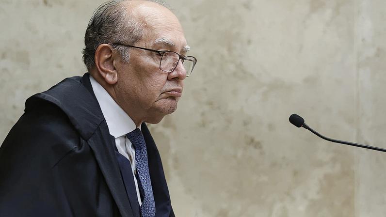 O ministro Gilmar Mendes se dirigiu a integrantes da CPI presentes na sessão do STF e disse que o vazamento foi "deplorável"