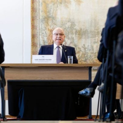 Fachin defende limites a penduricalhos e aponta crise de confiança